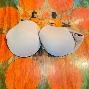 Victoria’s Secret Body by Victoria Lined Perfect Full Coverage Beige Sz 38C Fro